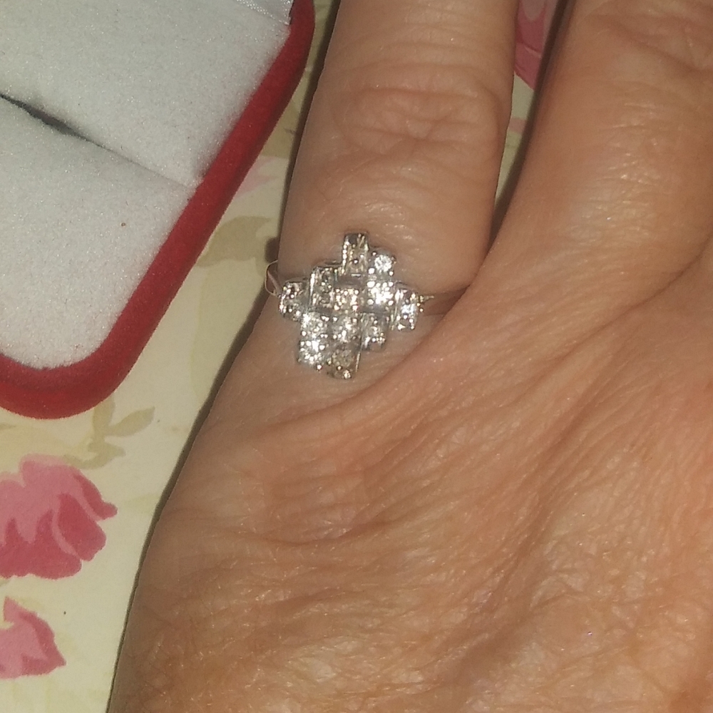 Size 6 stamped 14k white gold diamond ring